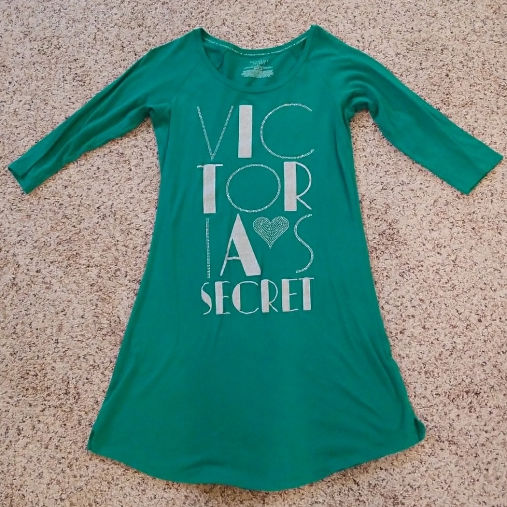 Victoria's Secret sleep/lounge shirt